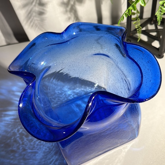 Vintage MCM Large Blue Bubble Glass Scalloped Edge Vase - Picture 8 of 9